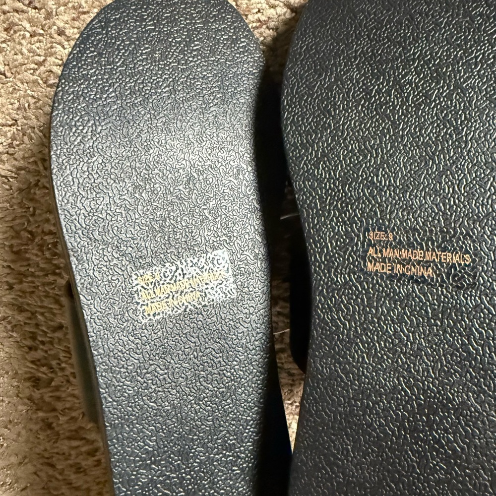 NEW‼️Qupid Black and Tan Slide Sandals - Picture 4 of 5